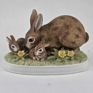 Vintage Josef Originals Mama Rabbit W/Babies Ceramic Figurine Bunnies 7" X 4"